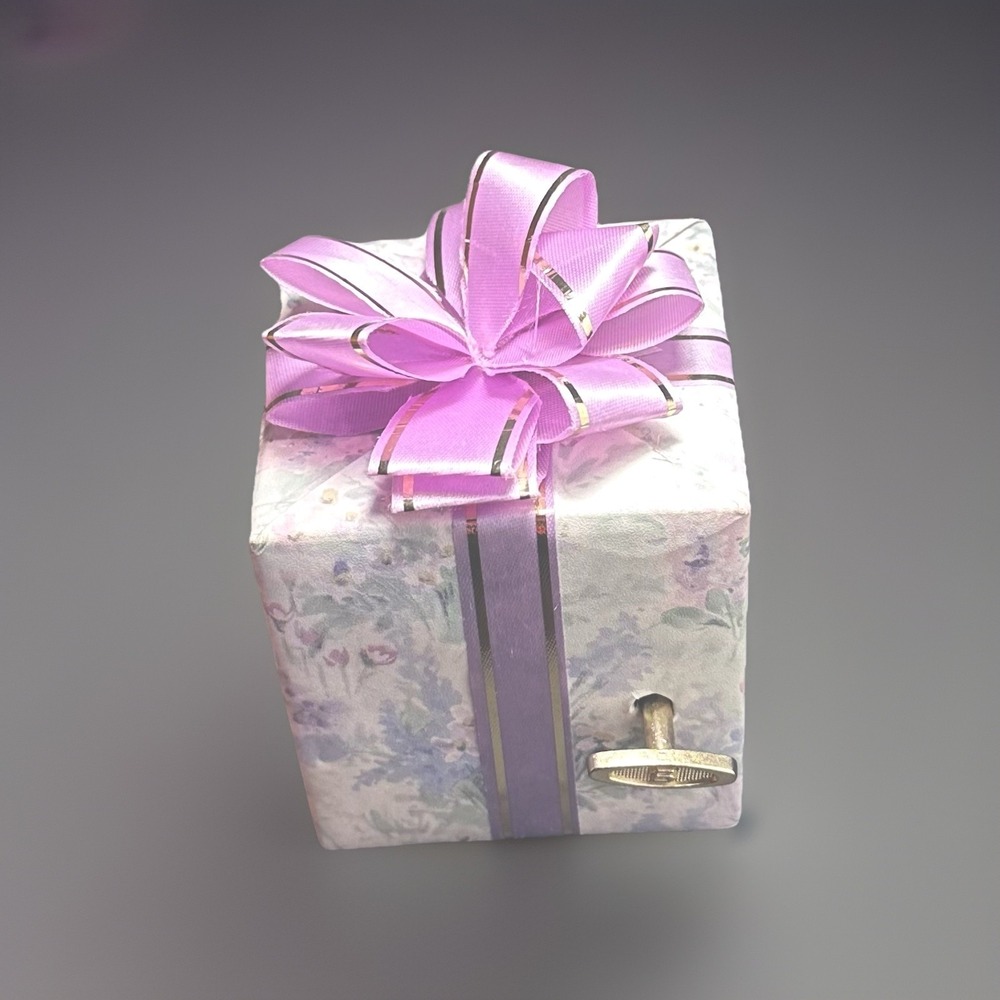 Vtg Music Box Pretti Pak Plays -My Heart Will Go On - Purple Floral Gift Wrapped